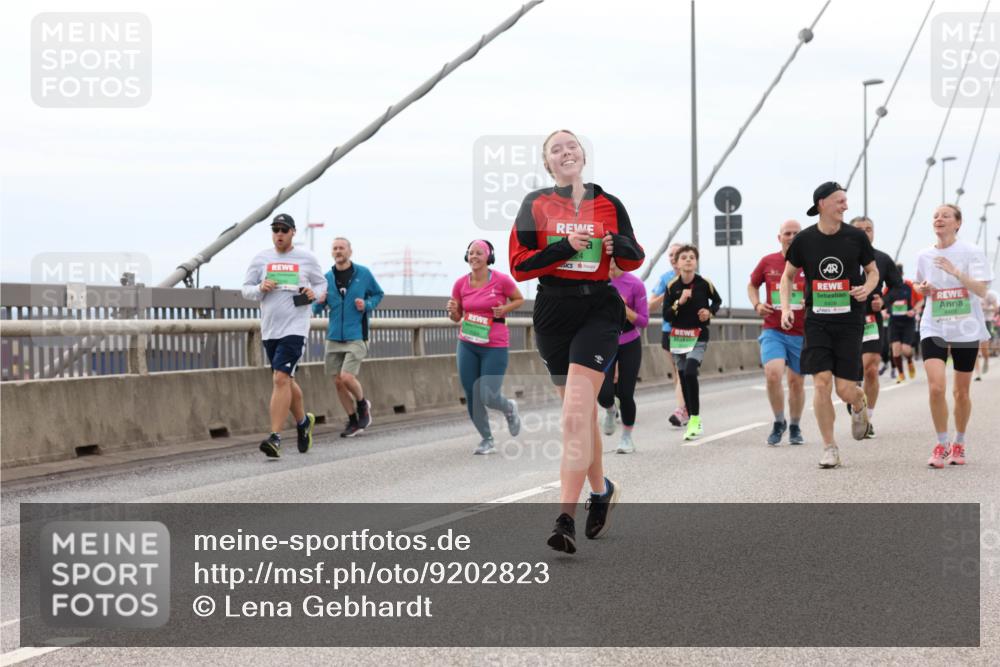 03.10.2025 - Köhlbrandbrückenlauf Lena Gebhardt http://msf.ph/oto/9202823 03.10.2025 15:50:40 Position 2 8409 meine-sportfotos.de