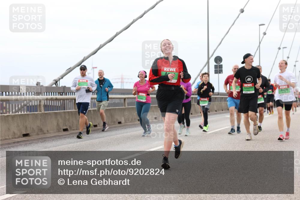 03.10.2025 - Köhlbrandbrückenlauf Lena Gebhardt http://msf.ph/oto/9202824 03.10.2025 15:50:40 Position 2 8409 meine-sportfotos.de