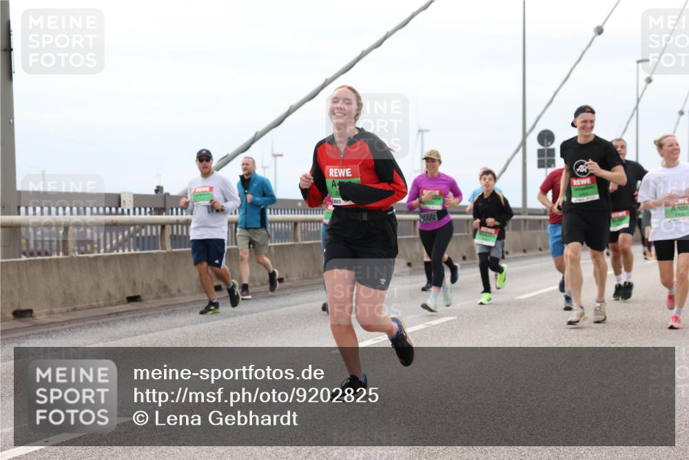 03.10.2025 - Köhlbrandbrückenlauf Lena Gebhardt http://msf.ph/oto/9202825 03.10.2025 15:50:41 Position 2  meine-sportfotos.de
