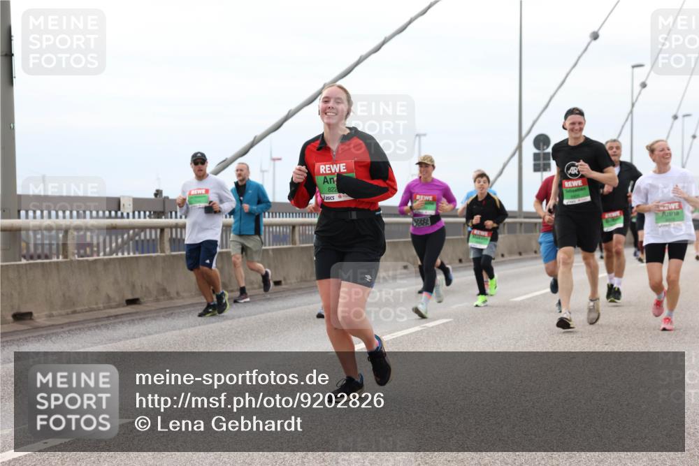 03.10.2025 - Köhlbrandbrückenlauf Lena Gebhardt http://msf.ph/oto/9202826 03.10.2025 15:50:41 Position 2 822, 388 meine-sportfotos.de