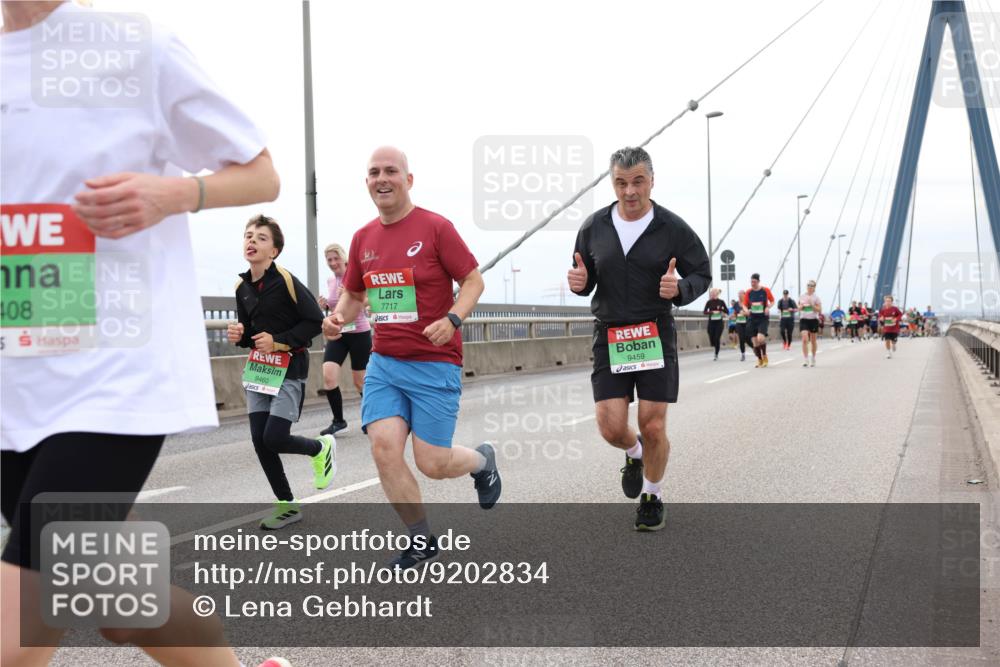 03.10.2025 - Köhlbrandbrückenlauf Lena Gebhardt http://msf.ph/oto/9202834 03.10.2025 15:50:44 Position 2 408, 9460, 12, 7717, 9459 meine-sportfotos.de