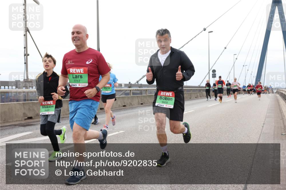 03.10.2025 - Köhlbrandbrückenlauf Lena Gebhardt http://msf.ph/oto/9202835 03.10.2025 15:50:45 Position 2 9460, 7717, 9459 meine-sportfotos.de