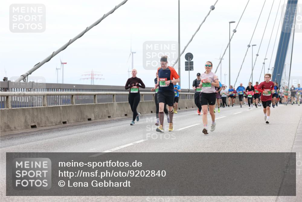 03.10.2025 - Köhlbrandbrückenlauf Lena Gebhardt http://msf.ph/oto/9202840 03.10.2025 15:50:46 Position 2  meine-sportfotos.de