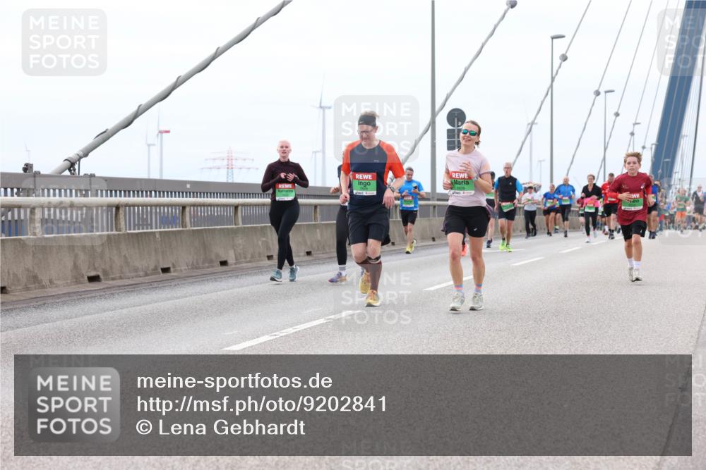 03.10.2025 - Köhlbrandbrückenlauf Lena Gebhardt http://msf.ph/oto/9202841 03.10.2025 15:50:47 Position 2 8928 meine-sportfotos.de