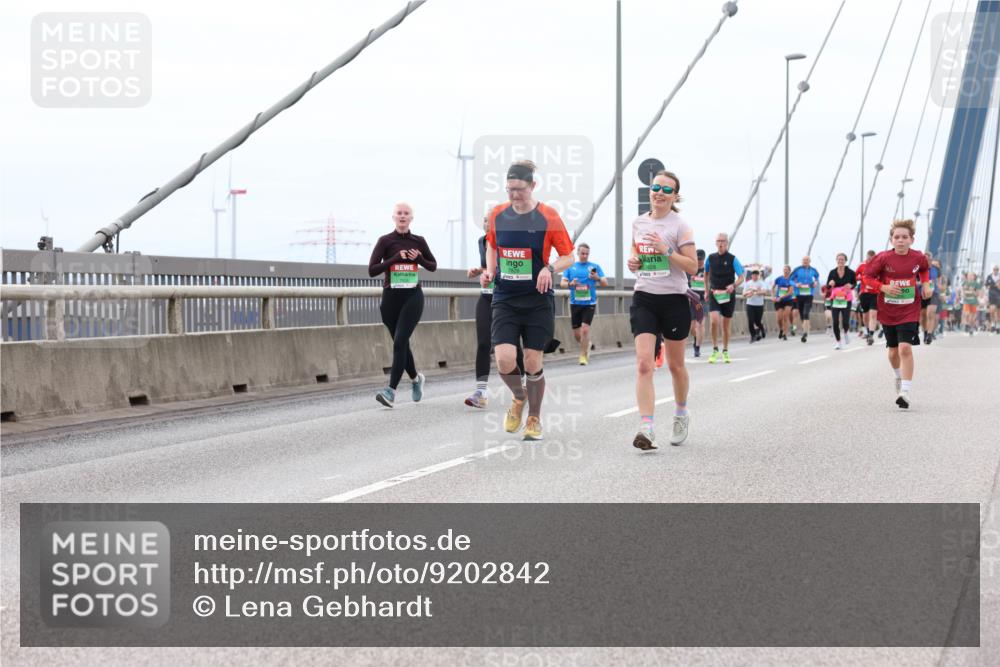03.10.2025 - Köhlbrandbrückenlauf Lena Gebhardt http://msf.ph/oto/9202842 03.10.2025 15:50:47 Position 2  meine-sportfotos.de