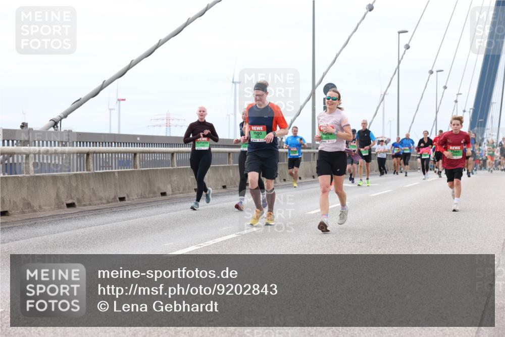 03.10.2025 - Köhlbrandbrückenlauf Lena Gebhardt http://msf.ph/oto/9202843 03.10.2025 15:50:47 Position 2  meine-sportfotos.de