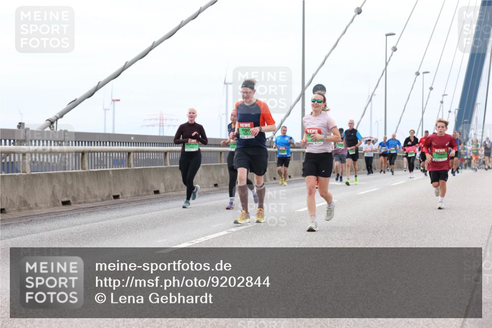 03.10.2025 - Köhlbrandbrückenlauf Lena Gebhardt http://msf.ph/oto/9202844 03.10.2025 15:50:47 Position 2  meine-sportfotos.de