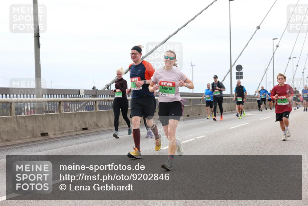 03.10.2025 - Köhlbrandbrückenlauf Lena Gebhardt http://msf.ph/oto/9202846 03.10.2025 15:50:49 Position 2 97, 8928 meine-sportfotos.de