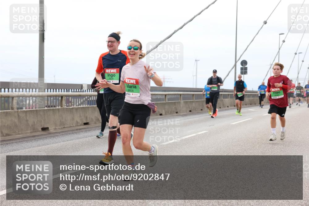 03.10.2025 - Köhlbrandbrückenlauf Lena Gebhardt http://msf.ph/oto/9202847 03.10.2025 15:50:49 Position 2 7828, 8928 meine-sportfotos.de