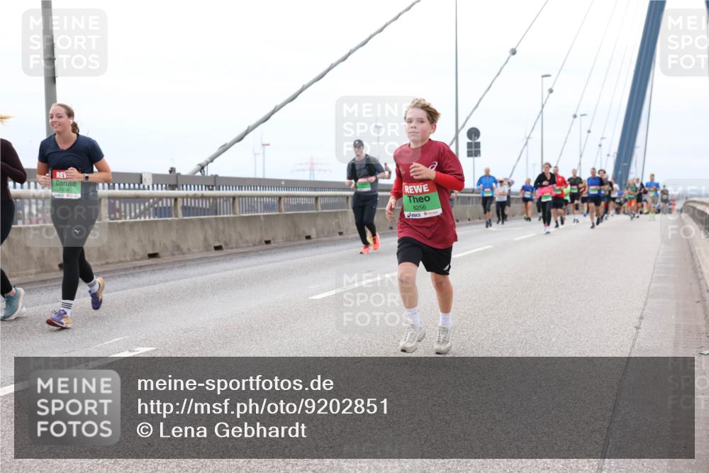 03.10.2025 - Köhlbrandbrückenlauf Lena Gebhardt http://msf.ph/oto/9202851 03.10.2025 15:50:50 Position 2 7458, 8256 meine-sportfotos.de