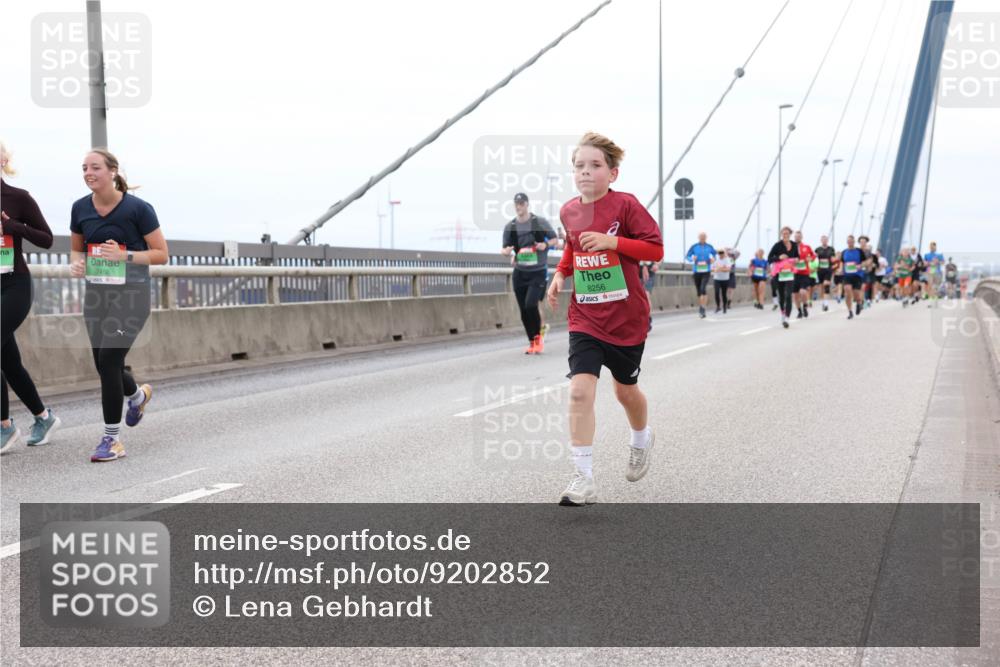 03.10.2025 - Köhlbrandbrückenlauf Lena Gebhardt http://msf.ph/oto/9202852 03.10.2025 15:50:50 Position 2 7458, 8256 meine-sportfotos.de