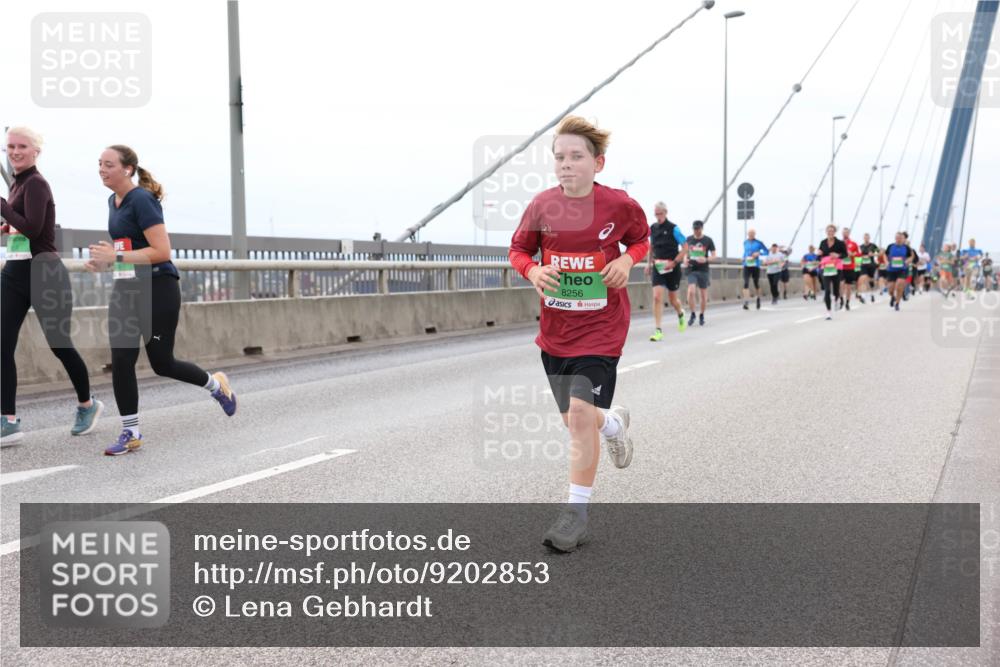 03.10.2025 - Köhlbrandbrückenlauf Lena Gebhardt http://msf.ph/oto/9202853 03.10.2025 15:50:51 Position 2 8256 meine-sportfotos.de