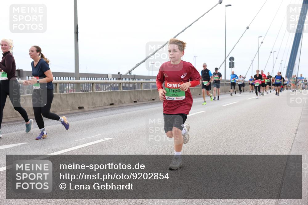 03.10.2025 - Köhlbrandbrückenlauf Lena Gebhardt http://msf.ph/oto/9202854 03.10.2025 15:50:51 Position 2 8256 meine-sportfotos.de