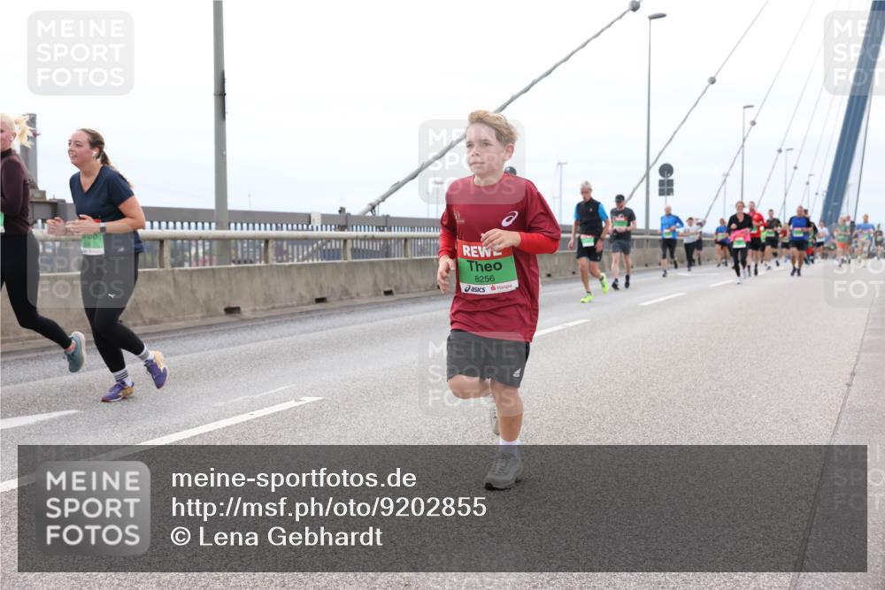 03.10.2025 - Köhlbrandbrückenlauf Lena Gebhardt http://msf.ph/oto/9202855 03.10.2025 15:50:51 Position 2 8256 meine-sportfotos.de