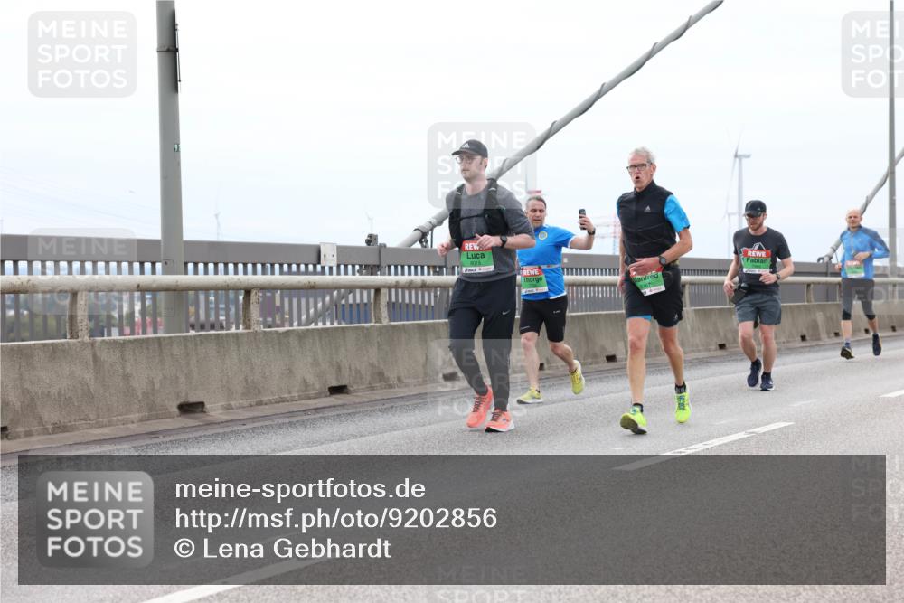 03.10.2025 - Köhlbrandbrückenlauf Lena Gebhardt http://msf.ph/oto/9202856 03.10.2025 15:50:52 Position 2 91, 8015, 8167 meine-sportfotos.de