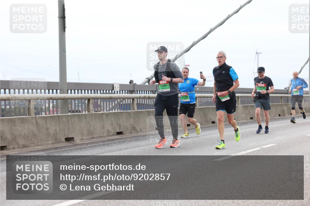 03.10.2025 - Köhlbrandbrückenlauf Lena Gebhardt http://msf.ph/oto/9202857 03.10.2025 15:50:52 Position 2  meine-sportfotos.de