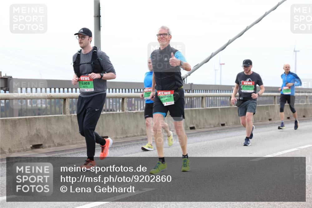 03.10.2025 - Köhlbrandbrückenlauf Lena Gebhardt http://msf.ph/oto/9202860 03.10.2025 15:50:54 Position 2 8015, 8167 meine-sportfotos.de