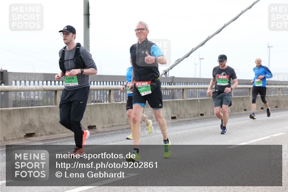 03.10.2025 - Köhlbrandbrückenlauf Lena Gebhardt http://msf.ph/oto/9202861 03.10.2025 15:50:54 Position 2 8015, 8167, 5 meine-sportfotos.de