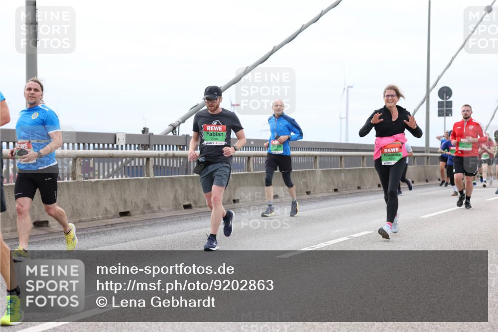 03.10.2025 - Köhlbrandbrückenlauf Lena Gebhardt http://msf.ph/oto/9202863 03.10.2025 15:50:54 Position 2 7989, 7635 meine-sportfotos.de