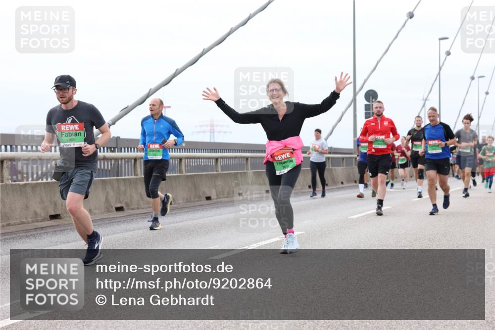 03.10.2025 - Köhlbrandbrückenlauf Lena Gebhardt http://msf.ph/oto/9202864 03.10.2025 15:50:55 Position 2 7989, 7635 meine-sportfotos.de