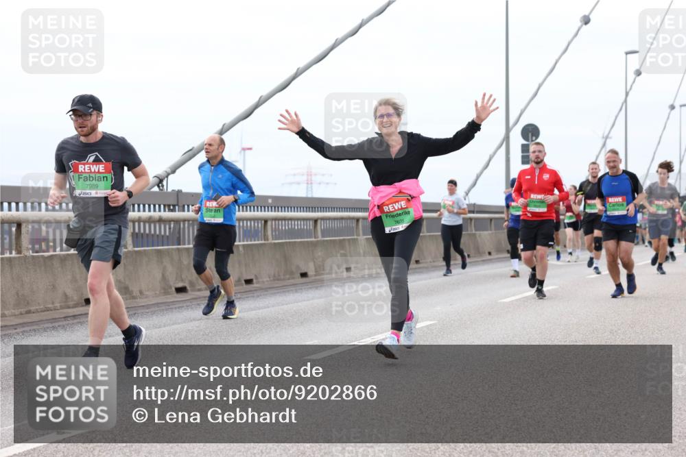 03.10.2025 - Köhlbrandbrückenlauf Lena Gebhardt http://msf.ph/oto/9202866 03.10.2025 15:50:55 Position 2 7989, 7635 meine-sportfotos.de