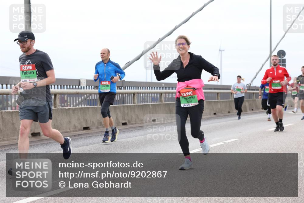 03.10.2025 - Köhlbrandbrückenlauf Lena Gebhardt http://msf.ph/oto/9202867 03.10.2025 15:50:55 Position 2 7989, 7635 meine-sportfotos.de