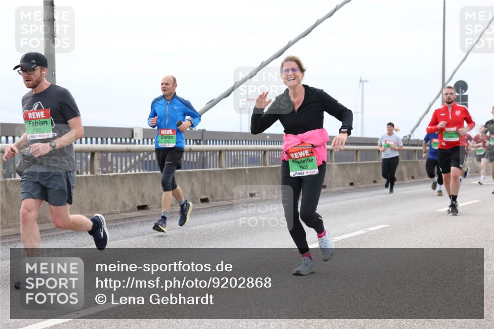 03.10.2025 - Köhlbrandbrückenlauf Lena Gebhardt http://msf.ph/oto/9202868 03.10.2025 15:50:56 Position 2 7989, 7635 meine-sportfotos.de