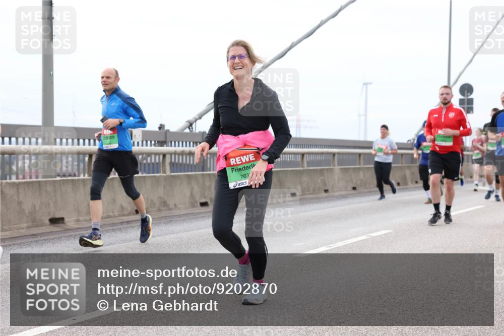 03.10.2025 - Köhlbrandbrückenlauf Lena Gebhardt http://msf.ph/oto/9202870 03.10.2025 15:50:56 Position 2 763 meine-sportfotos.de