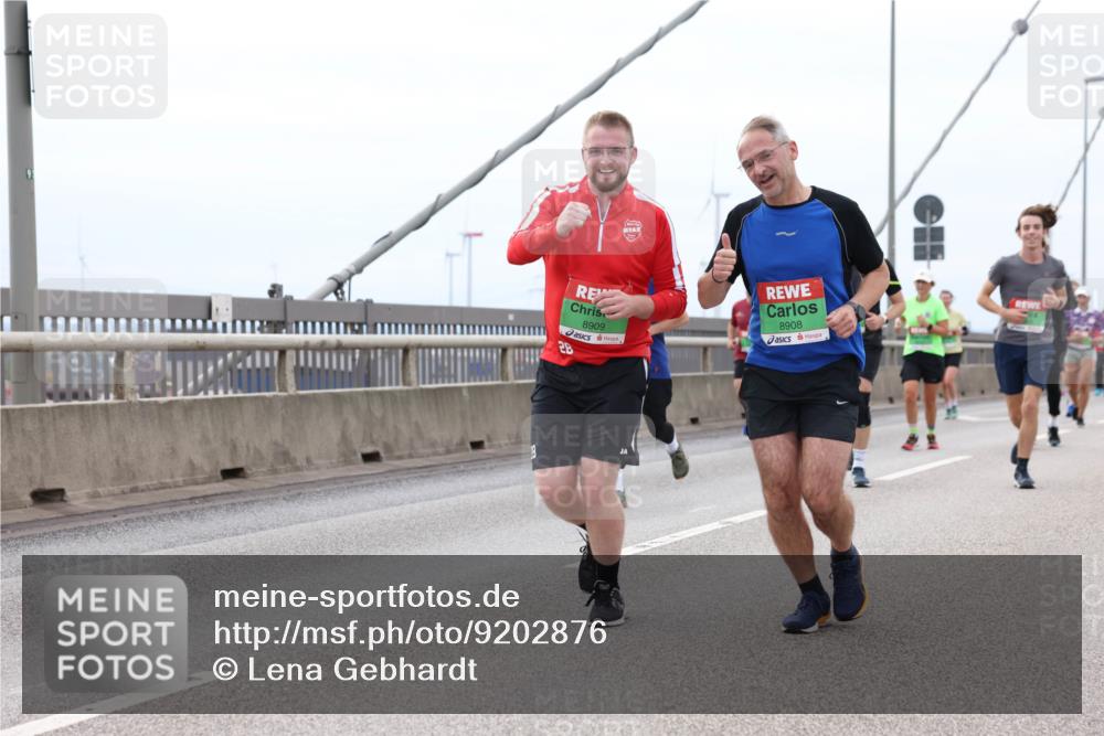 03.10.2025 - Köhlbrandbrückenlauf Lena Gebhardt http://msf.ph/oto/9202876 03.10.2025 15:50:58 Position 2 28, 8909, 8908 meine-sportfotos.de