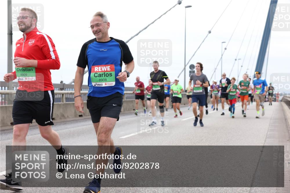 03.10.2025 - Köhlbrandbrückenlauf Lena Gebhardt http://msf.ph/oto/9202878 03.10.2025 15:50:59 Position 2 8909, 8908, 21 meine-sportfotos.de
