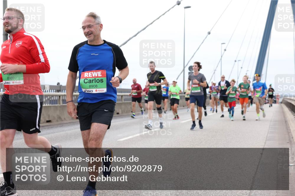03.10.2025 - Köhlbrandbrückenlauf Lena Gebhardt http://msf.ph/oto/9202879 03.10.2025 15:50:59 Position 2 8909, 8908 meine-sportfotos.de