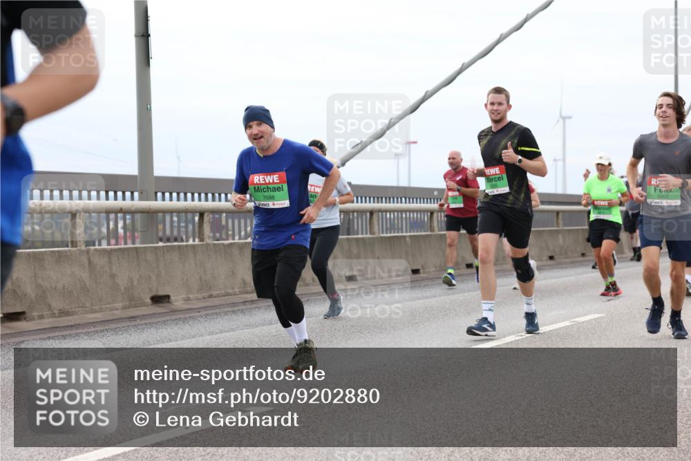 03.10.2025 - Köhlbrandbrückenlauf Lena Gebhardt http://msf.ph/oto/9202880 03.10.2025 15:51:00 Position 2 7688, 9203 meine-sportfotos.de
