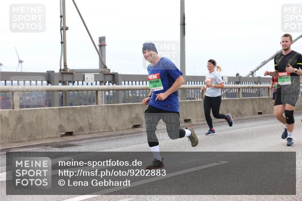 03.10.2025 - Köhlbrandbrückenlauf Lena Gebhardt http://msf.ph/oto/9202883 03.10.2025 15:51:00 Position 2 7688, 9205 meine-sportfotos.de