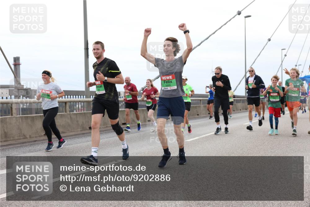 03.10.2025 - Köhlbrandbrückenlauf Lena Gebhardt http://msf.ph/oto/9202886 03.10.2025 15:51:01 Position 2 805, 9203 meine-sportfotos.de
