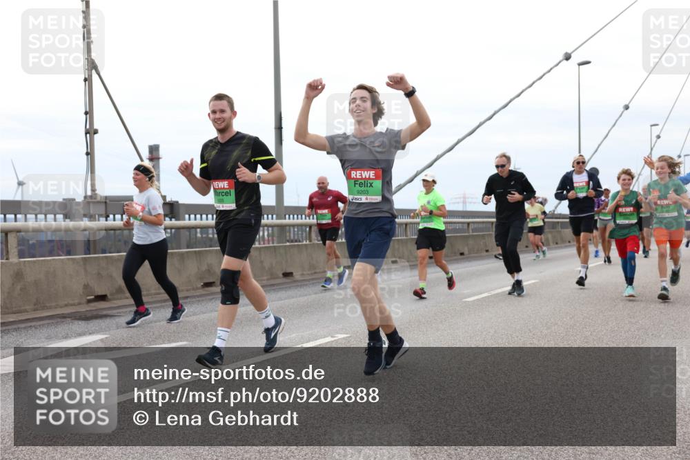 03.10.2025 - Köhlbrandbrückenlauf Lena Gebhardt http://msf.ph/oto/9202888 03.10.2025 15:51:01 Position 2 205, 9203 meine-sportfotos.de