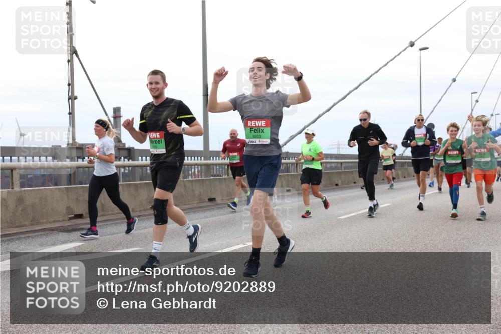 03.10.2025 - Köhlbrandbrückenlauf Lena Gebhardt http://msf.ph/oto/9202889 03.10.2025 15:51:02 Position 2 9203 meine-sportfotos.de
