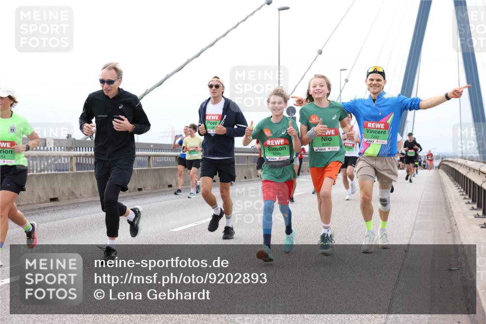 03.10.2025 - Köhlbrandbrückenlauf Lena Gebhardt http://msf.ph/oto/9202893 03.10.2025 15:51:03 Position 2 514, 9359, 9292, 9293, 7292 meine-sportfotos.de