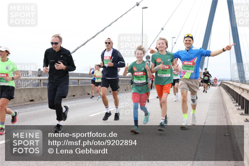 03.10.2025 - Köhlbrandbrückenlauf Lena Gebhardt http://msf.ph/oto/9202894 03.10.2025 15:51:03 Position 2 9614, 9359, 9293, 9292, 7292 meine-sportfotos.de