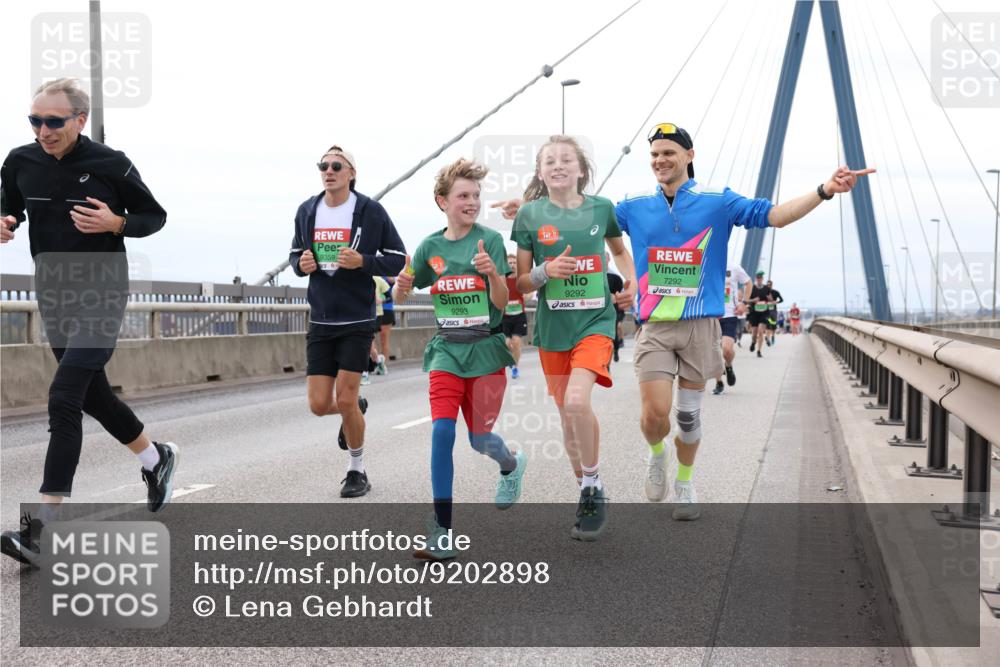 03.10.2025 - Köhlbrandbrückenlauf Lena Gebhardt http://msf.ph/oto/9202898 03.10.2025 15:51:03 Position 2 9359, 9293, 9292, 7292 meine-sportfotos.de