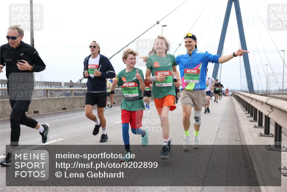 03.10.2025 - Köhlbrandbrückenlauf Lena Gebhardt http://msf.ph/oto/9202899 03.10.2025 15:51:03 Position 2 9293, 0, 292, 7292, 15 meine-sportfotos.de