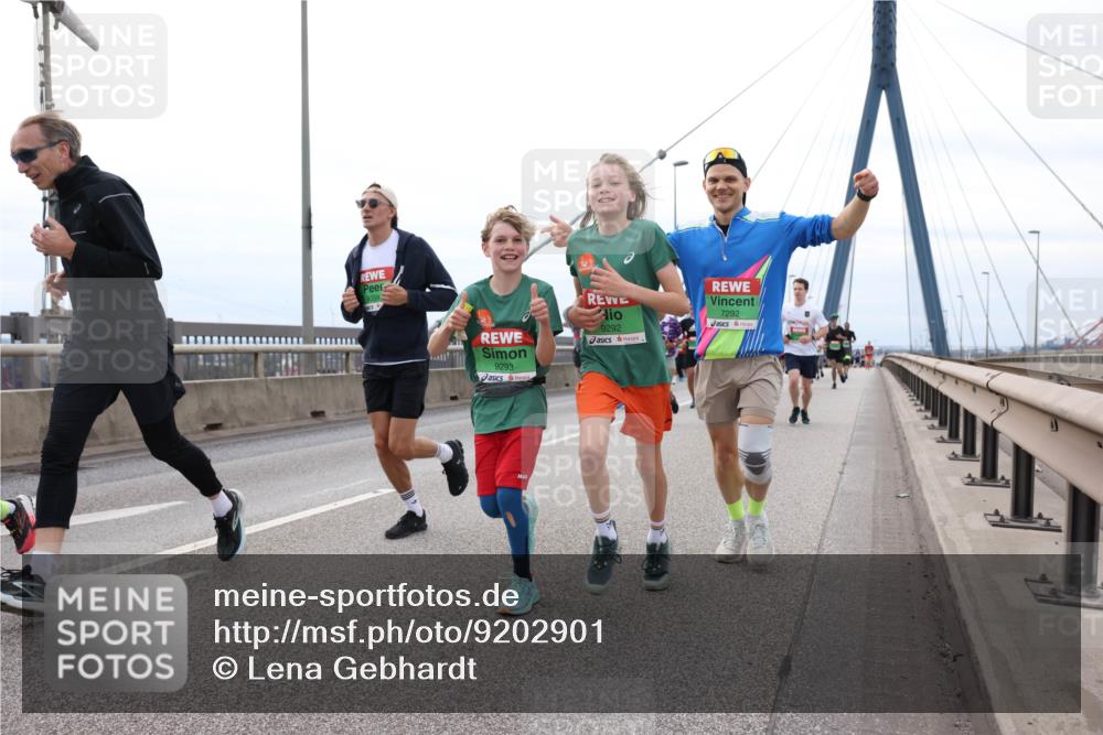 03.10.2025 - Köhlbrandbrückenlauf Lena Gebhardt http://msf.ph/oto/9202901 03.10.2025 15:51:04 Position 2 9293, 9292, 7292 meine-sportfotos.de