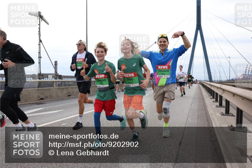 03.10.2025 - Köhlbrandbrückenlauf Lena Gebhardt http://msf.ph/oto/9202902 03.10.2025 15:51:04 Position 2 9293, 9292, 7292 meine-sportfotos.de