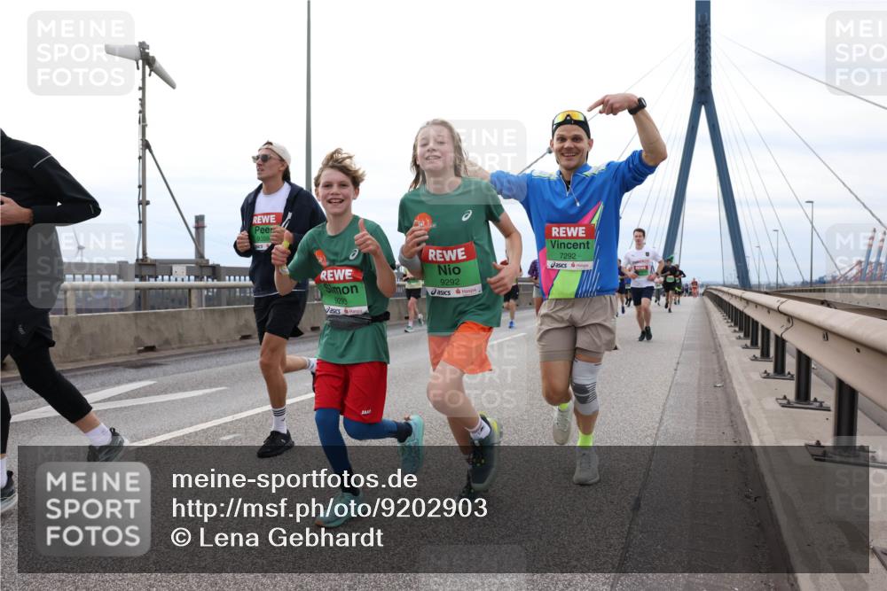 03.10.2025 - Köhlbrandbrückenlauf Lena Gebhardt http://msf.ph/oto/9202903 03.10.2025 15:51:04 Position 2 9293, 9292, 7292 meine-sportfotos.de