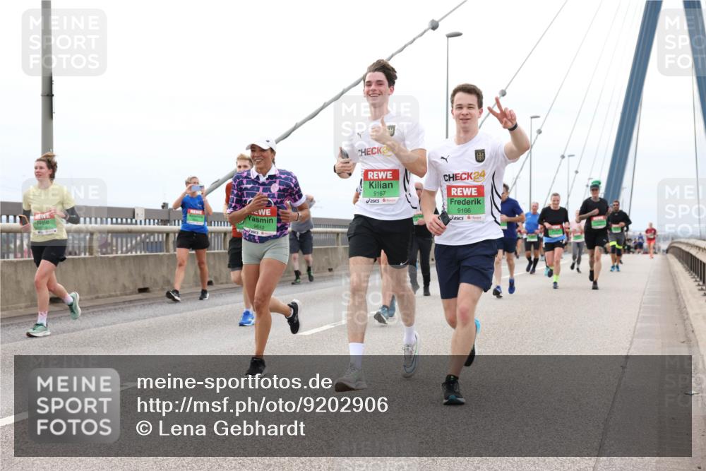 03.10.2025 - Köhlbrandbrückenlauf Lena Gebhardt http://msf.ph/oto/9202906 03.10.2025 15:51:05 Position 2 9642, 24, 9167, 24, 9166 meine-sportfotos.de