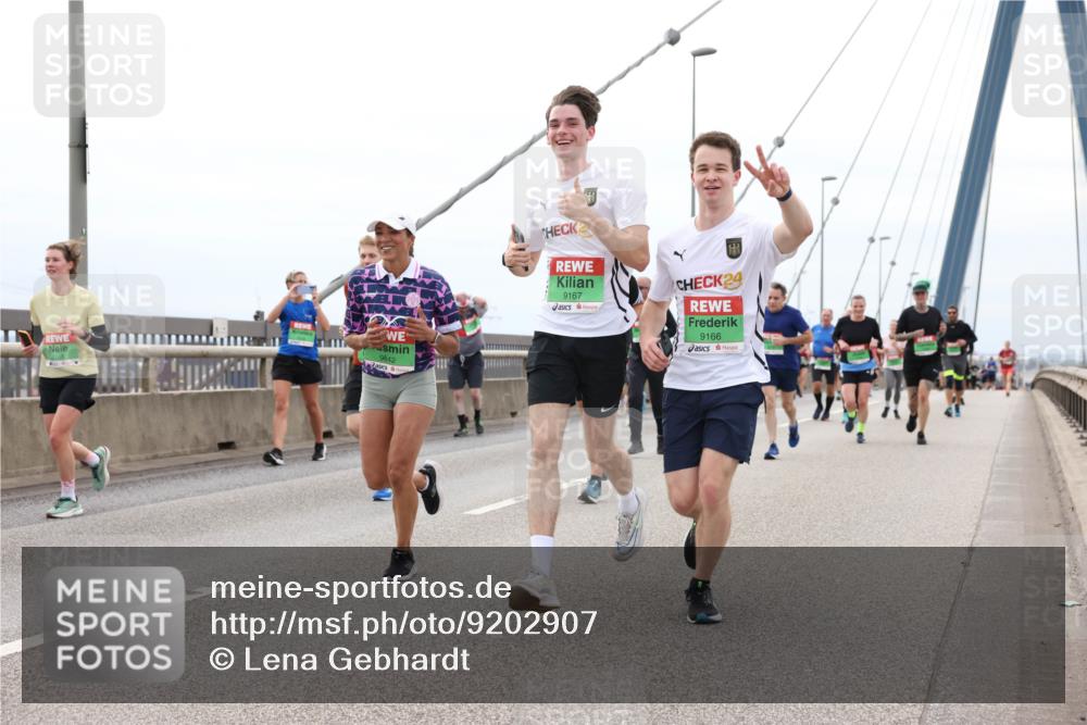 03.10.2025 - Köhlbrandbrückenlauf Lena Gebhardt http://msf.ph/oto/9202907 03.10.2025 15:51:05 Position 2 9642, 9167, 24, 9166 meine-sportfotos.de