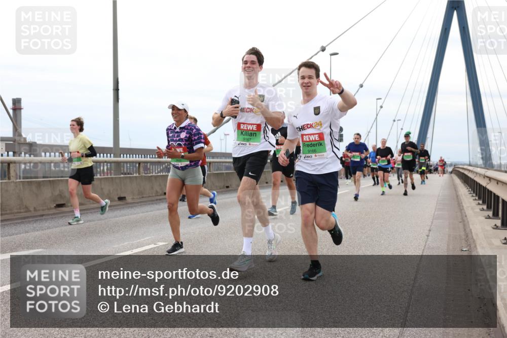 03.10.2025 - Köhlbrandbrückenlauf Lena Gebhardt http://msf.ph/oto/9202908 03.10.2025 15:51:06 Position 2 2, 9167, 24, 9166 meine-sportfotos.de
