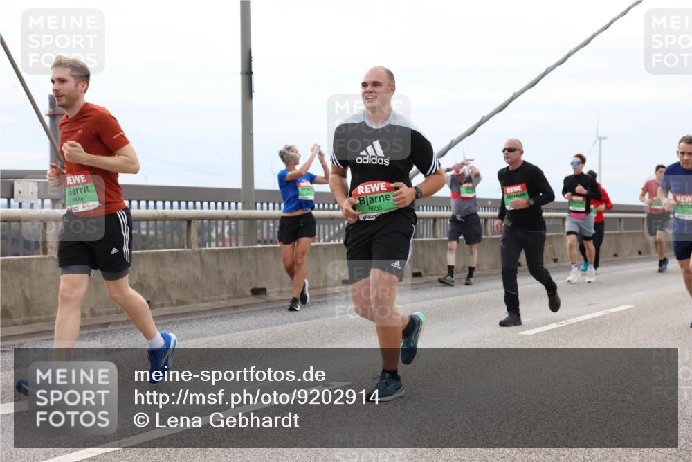 03.10.2025 - Köhlbrandbrückenlauf Lena Gebhardt http://msf.ph/oto/9202914 03.10.2025 15:51:07 Position 2 8884, 8885, 9018 meine-sportfotos.de