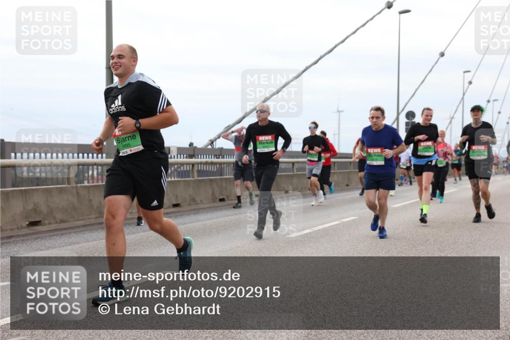 03.10.2025 - Köhlbrandbrückenlauf Lena Gebhardt http://msf.ph/oto/9202915 03.10.2025 15:51:07 Position 2 8885 meine-sportfotos.de