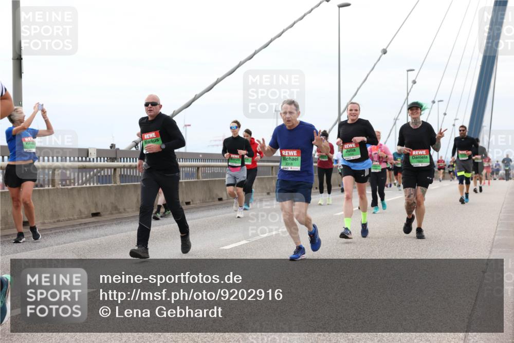 03.10.2025 - Köhlbrandbrückenlauf Lena Gebhardt http://msf.ph/oto/9202916 03.10.2025 15:51:08 Position 2 9318, 7454 meine-sportfotos.de