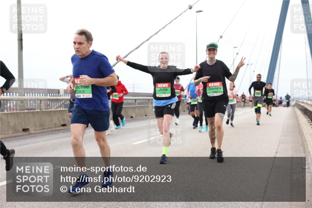 03.10.2025 - Köhlbrandbrückenlauf Lena Gebhardt http://msf.ph/oto/9202923 03.10.2025 15:51:09 Position 2 9318, 7454, 7850 meine-sportfotos.de